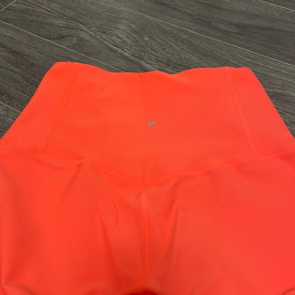 EUC Oldnavy extra high waisted powersoft leggings - Picture 3 of 3